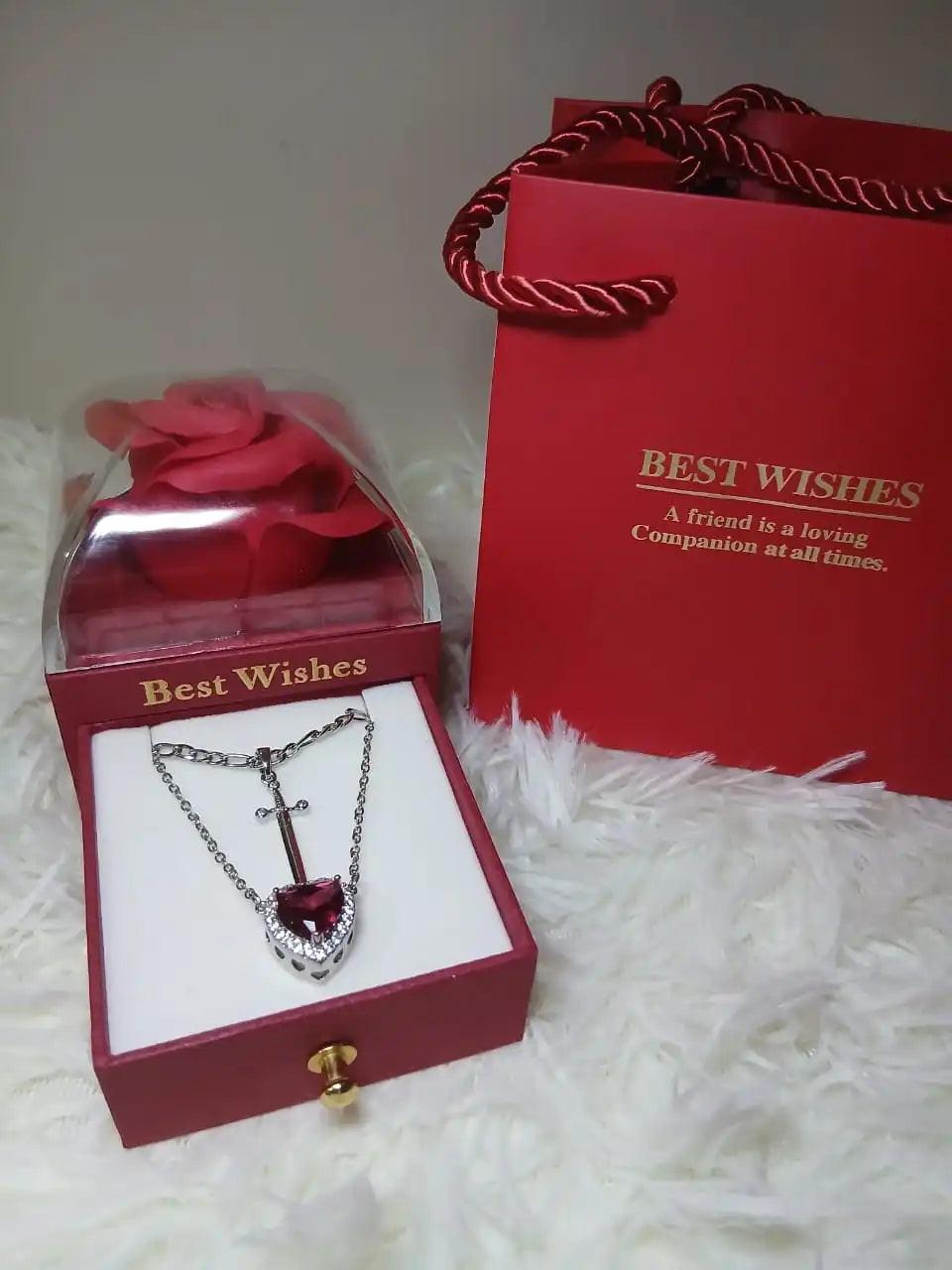 Collar Corazón y Espada de Acero Inoxidable