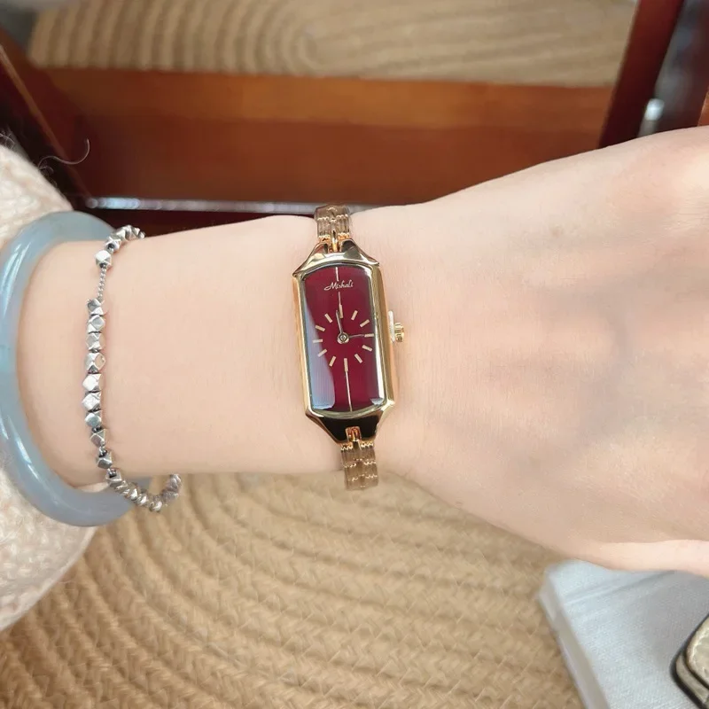 Reloj de Lujo Minimalista para Mujer- Dial Rojo